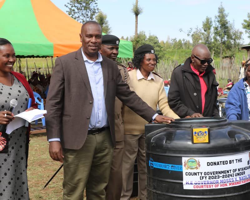 Distribution of 345 water tanks across 14 villages in Central Ward 8
