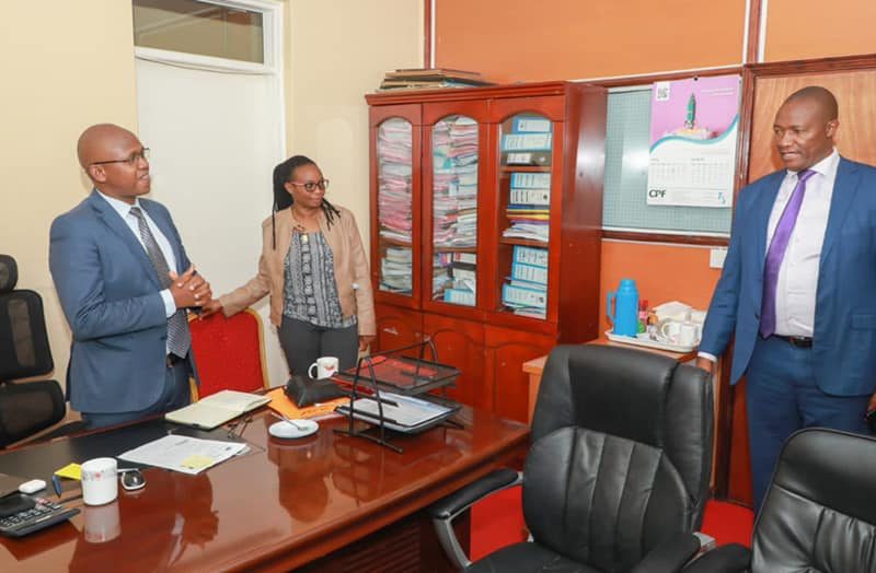 Gov. Badilisha to county staff 13