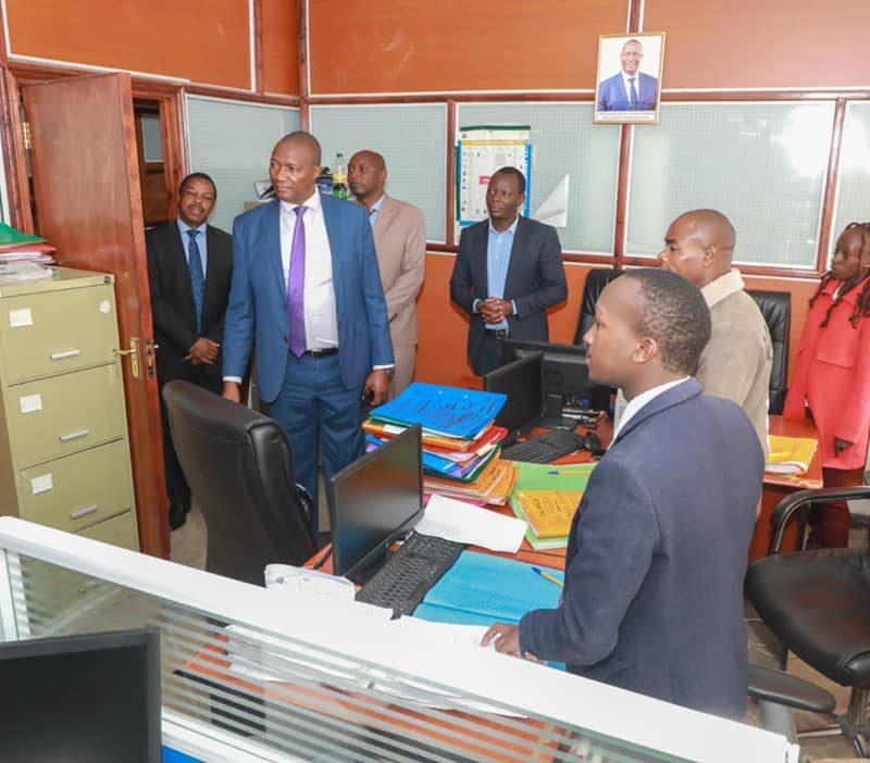 Gov. Badilisha to county staff 15