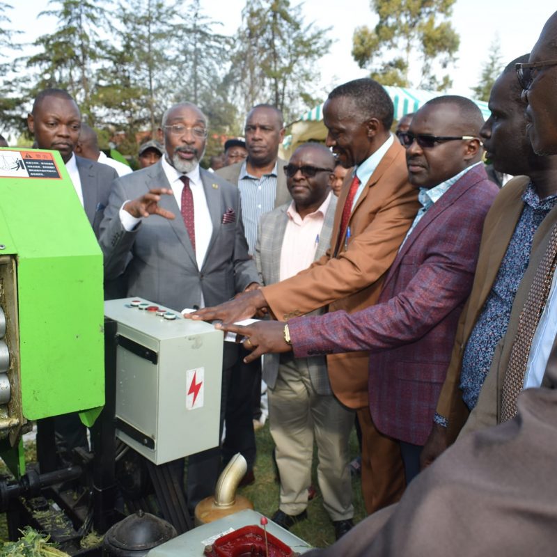Issuance of a blower-enabled automatic chaff cutter 5